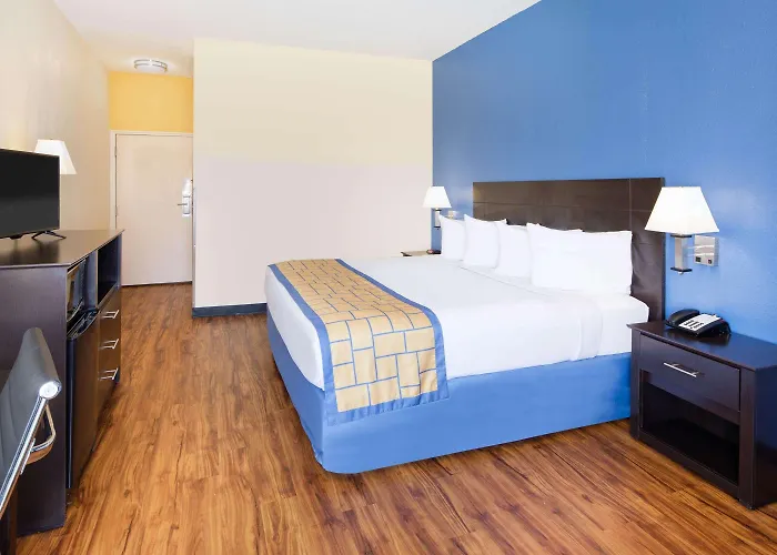 Days Inn By Wyndham Macon I-75 North