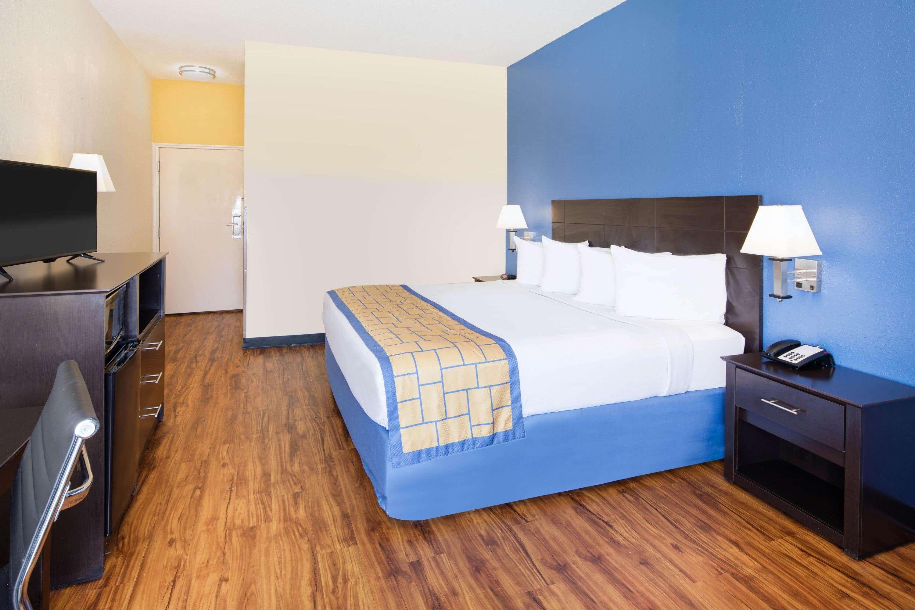 Hotel Days By Wyndham I-75 North Macon