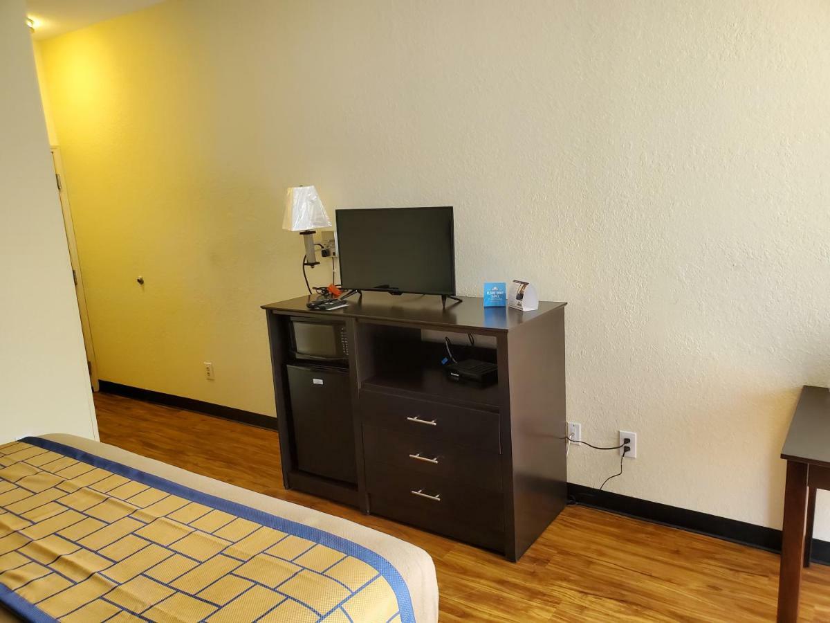 Hotel Days By Wyndham I-75 North 2*
